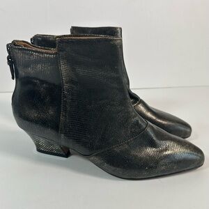Earthies Del Rey Pewter Leather Ankle Boots Size 8 Low Heel Zip Comfort Metallic